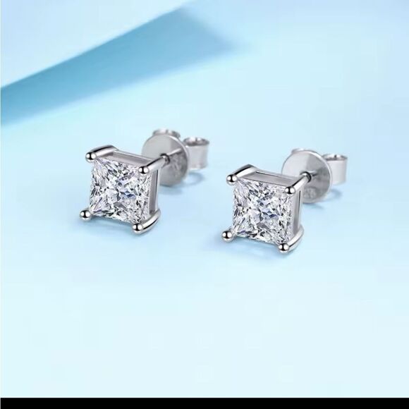 Sterling Silver 8mm Cubic Zirconia Stud Earrings New In Gift Box GENUINE 925 - Picture 3 of 3